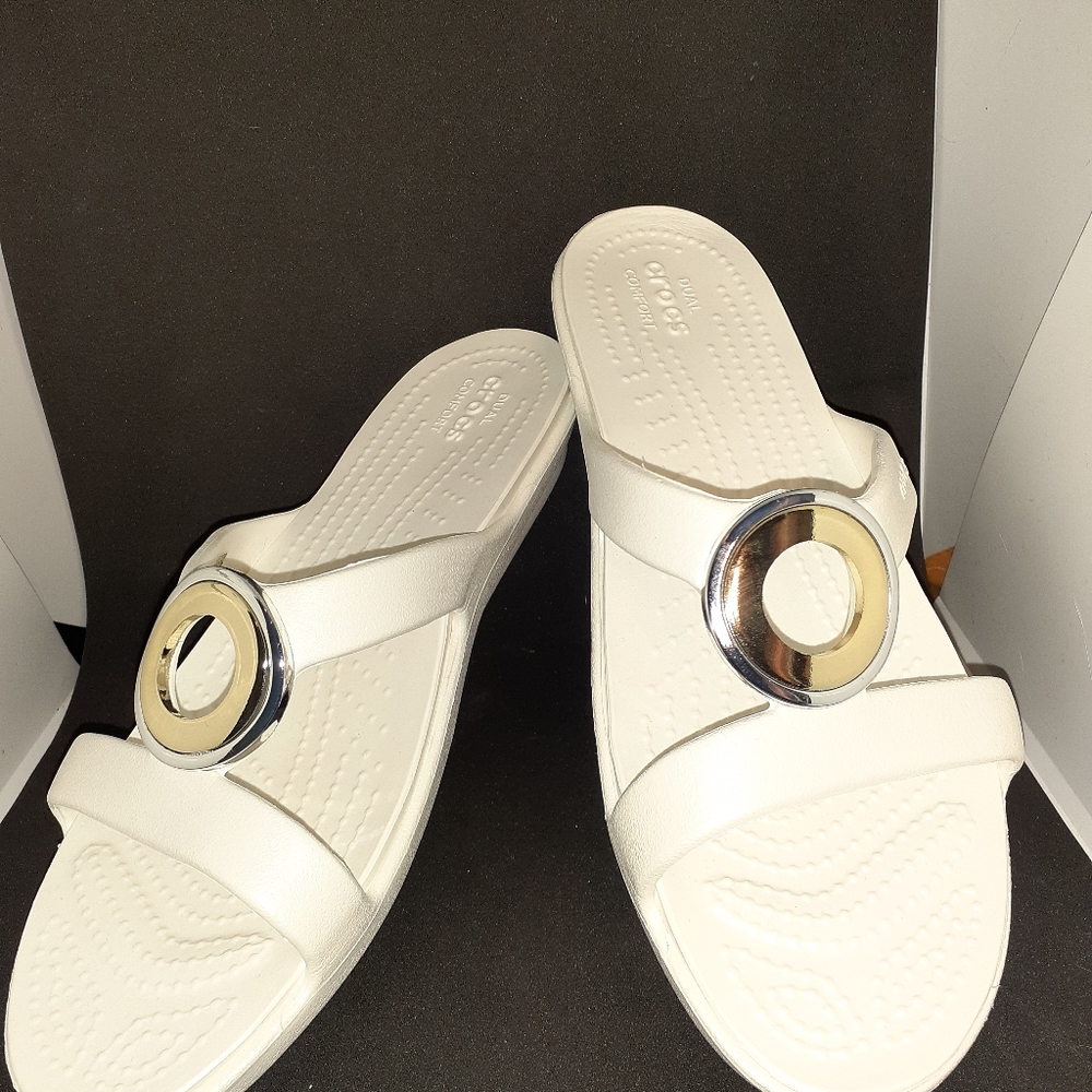 Women's Crocs Sanrah Sandals Size 8